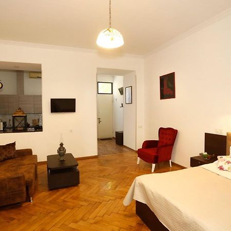 Old - Gold Gala Appartement Tbilisi Buitenkant foto