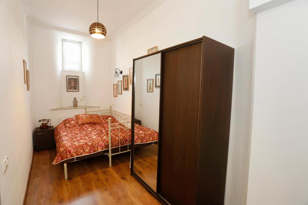 Old - Gold Gala Appartement Tbilisi Buitenkant foto