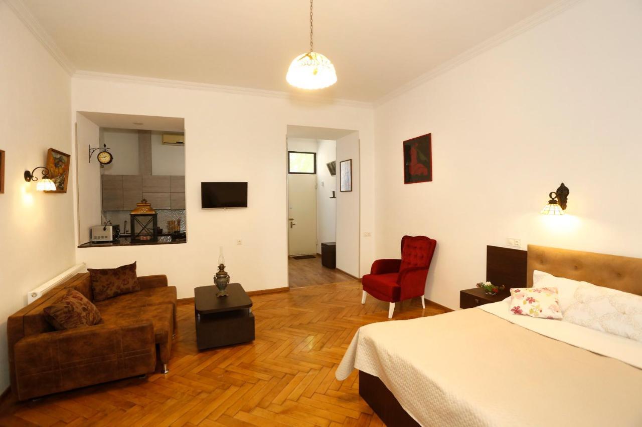 Old - Gold Gala Appartement Tbilisi Buitenkant foto