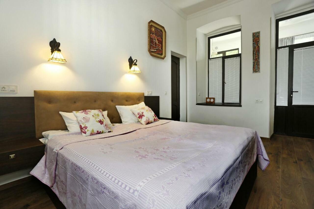 Old - Gold Gala Appartement Tbilisi Buitenkant foto