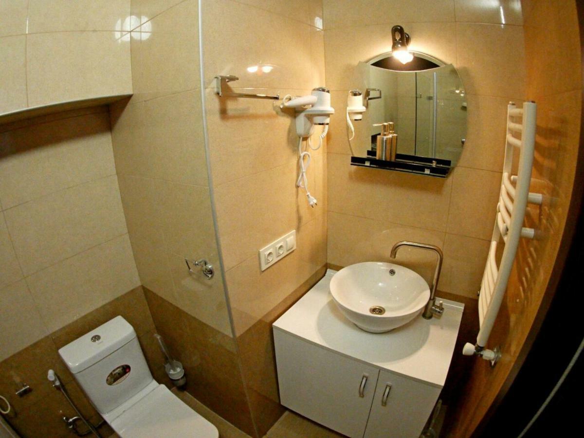 Old - Gold Gala Appartement Tbilisi Buitenkant foto