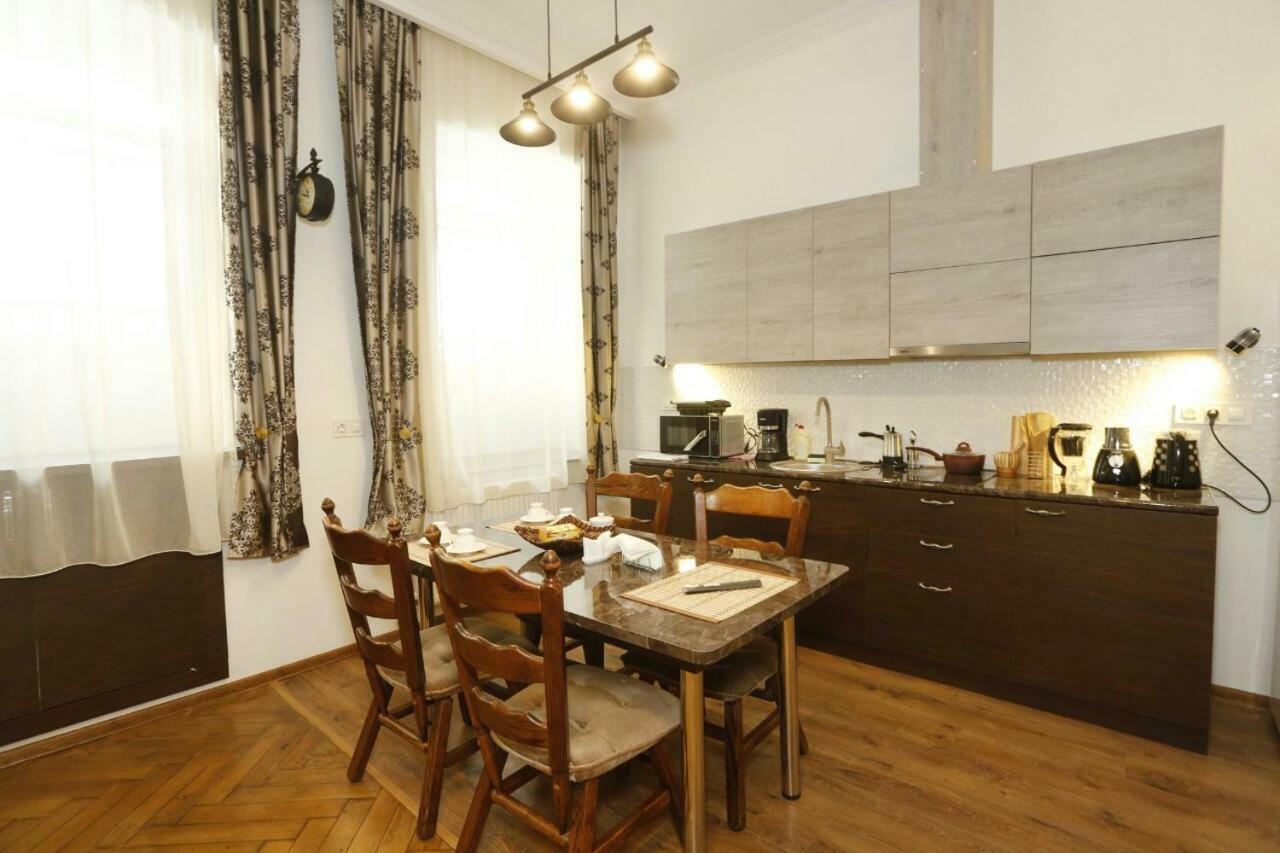 Old - Gold Gala Appartement Tbilisi Buitenkant foto
