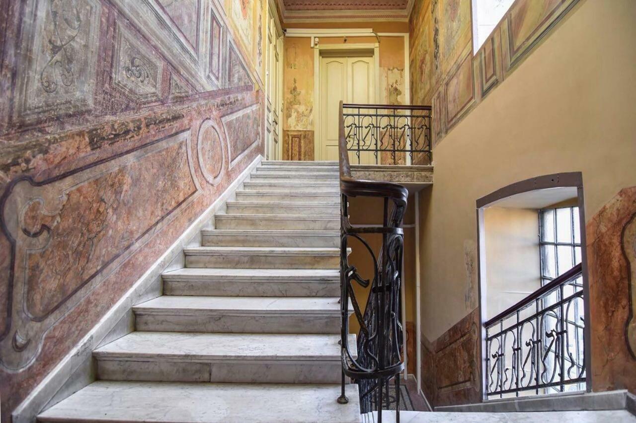 Old - Gold Gala Appartement Tbilisi Buitenkant foto