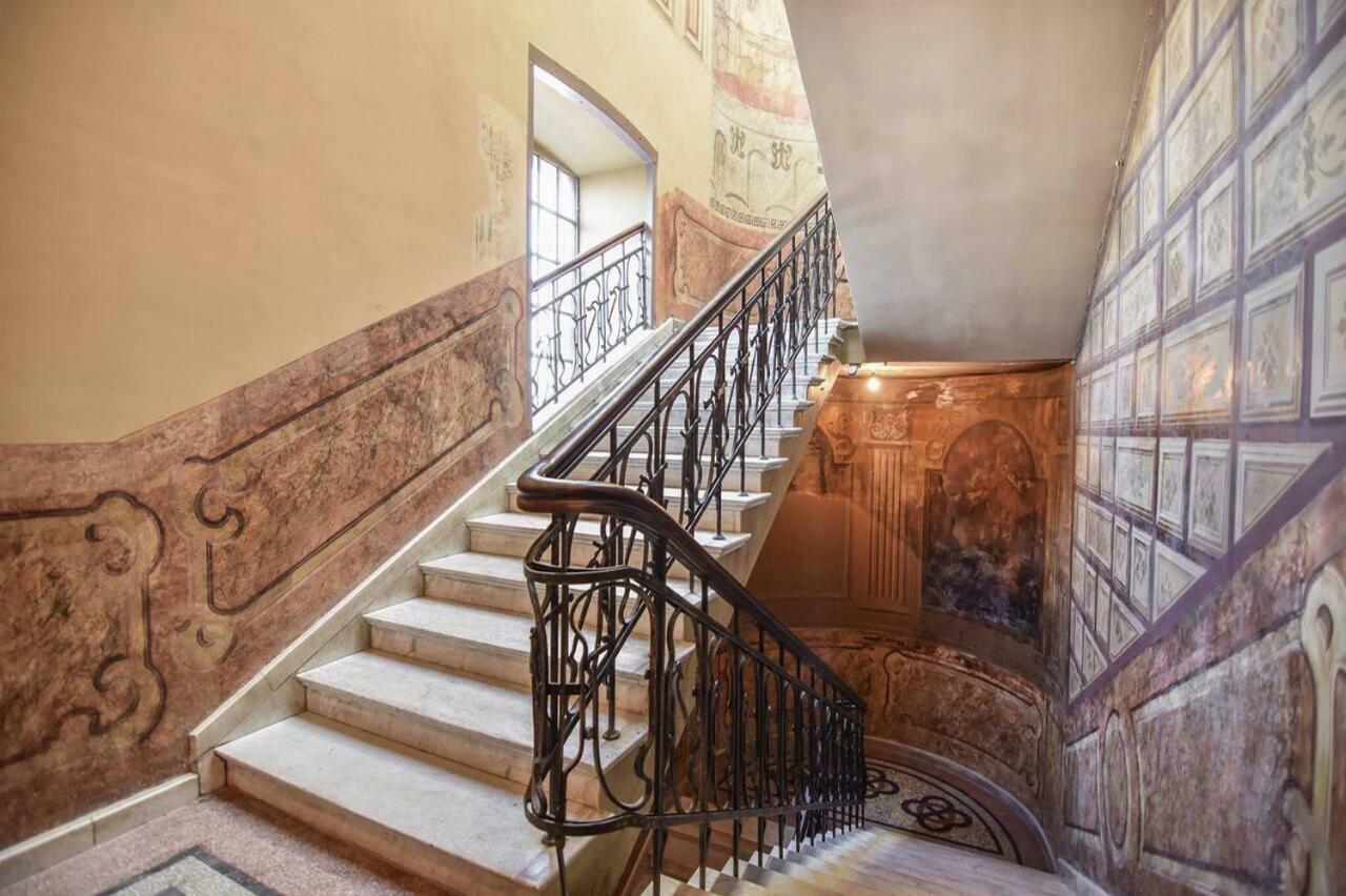 Old - Gold Gala Appartement Tbilisi Buitenkant foto